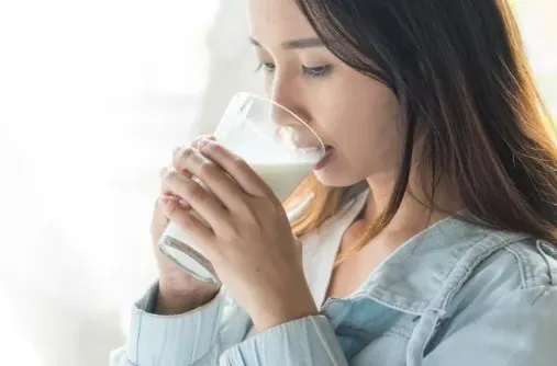 Apakah Susu Aman untuk Penderita GERD? Simak Penjelasan Lengkapnya