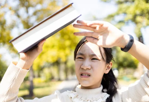 Benarkah Paparan UV Bisa Merusak Retina? Ini Penjelasan Medis yang Perlu Diketahui