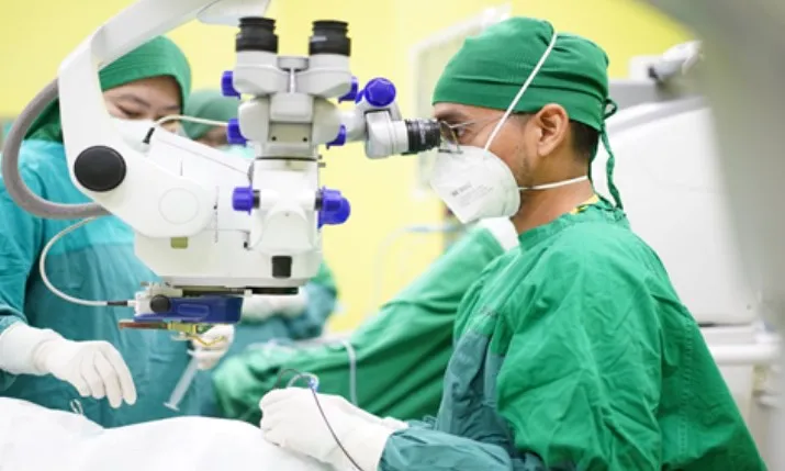 Mengenal Operasi Vitrektomi untuk Masalah Retina dan Vitreous